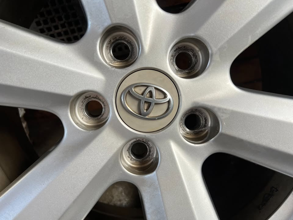 Toyota Kluger 17” Alloy Wheels with Excellent Tyres