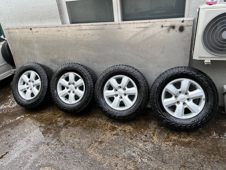 Toyota Hilux SR5 17” Alloy Wheels with Pirelli A/T Tyres