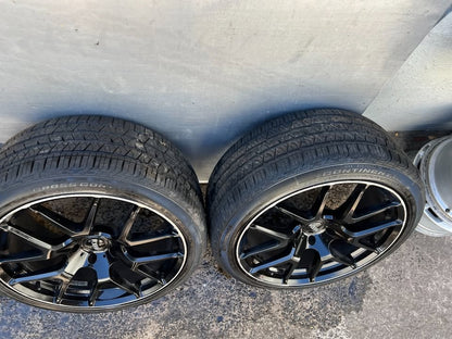 22” Black Alloy Wheels with Excellent Tyres
