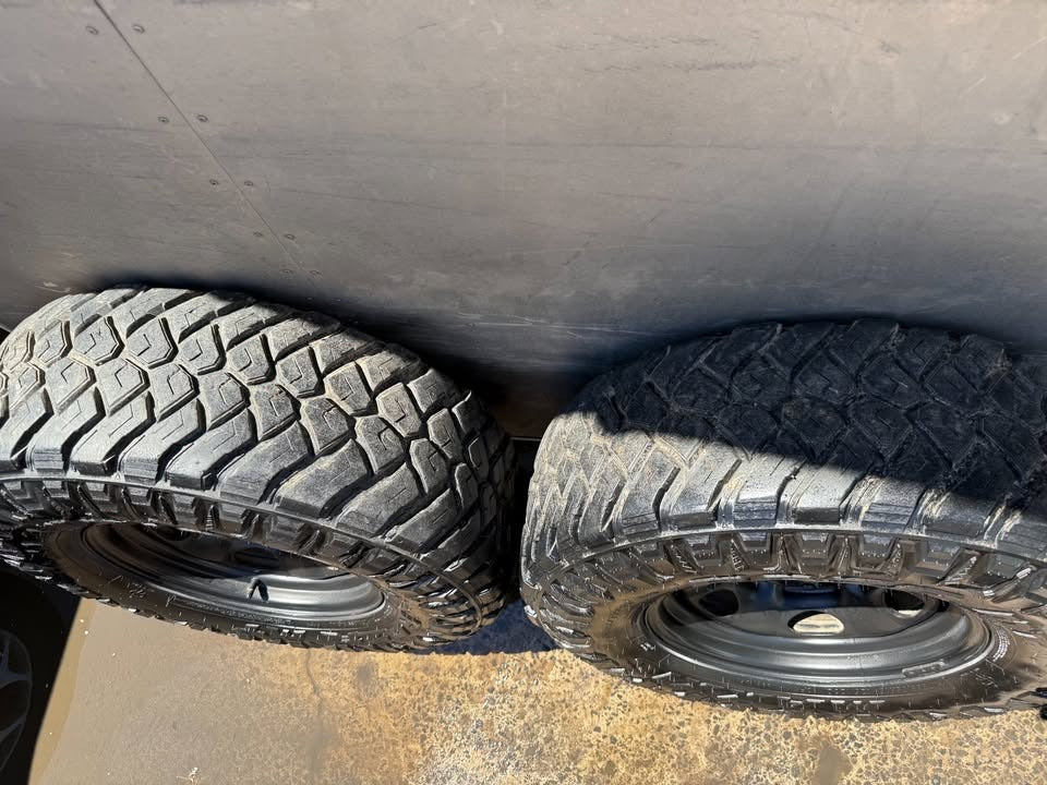 Maxxis Razr M/T 33” Tyres on 5 Stud Rims
