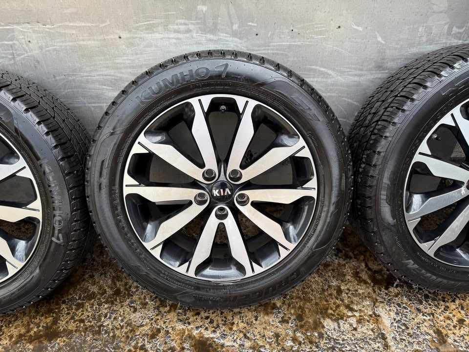 Kia Sportage 18” Alloy Wheels with Like New Kumho Tyres
