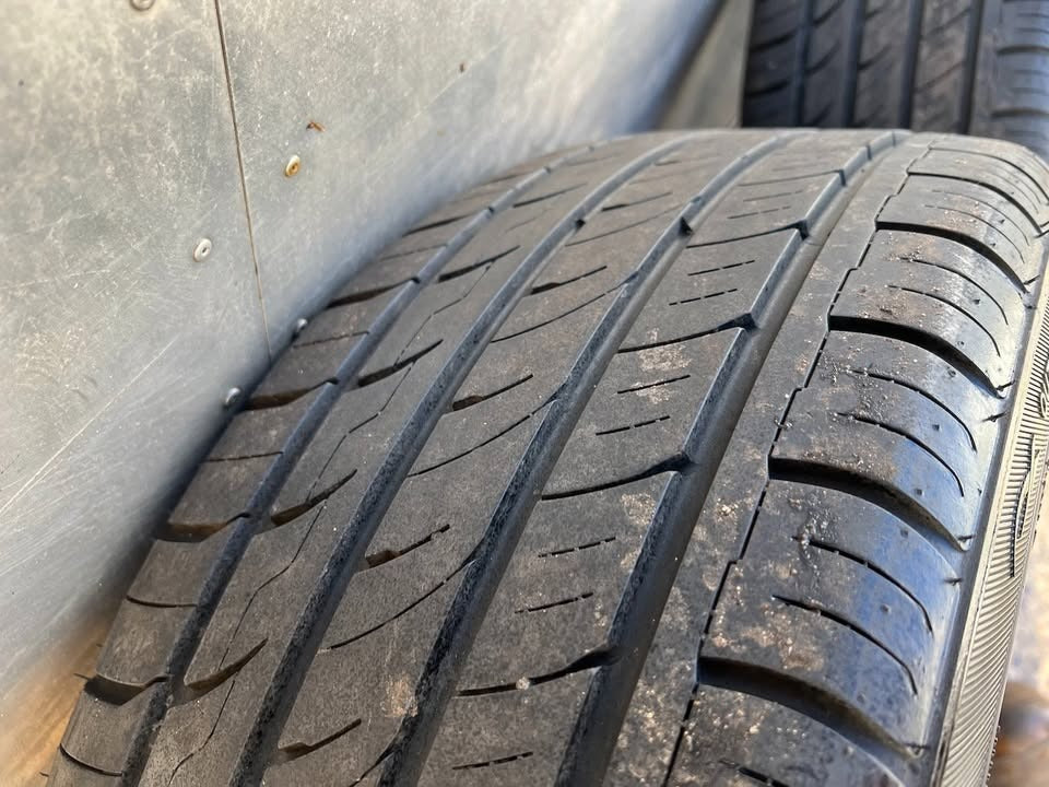 Land Rover Evoque/Discovery 20” Alloy Wheels with Excellent Tyres