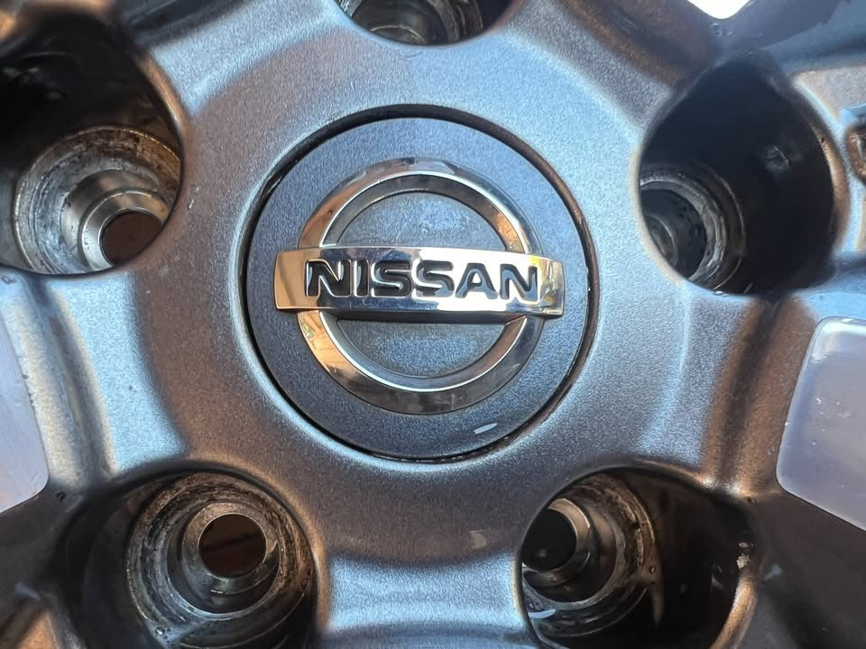 Nissan Pathfinder 18” Alloy Wheels with Excellent Tyres.