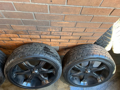 22” Black Alloy Wheels with Excellent Tyres