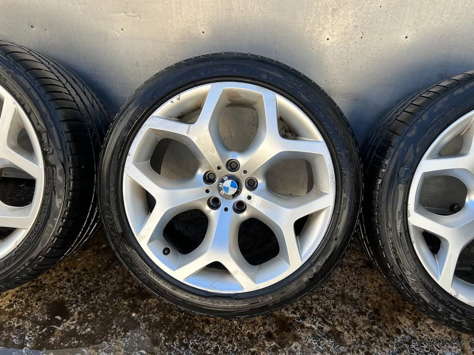 BMW X5 20” Staggered Alloy Wheels with Bridgestone Tyres