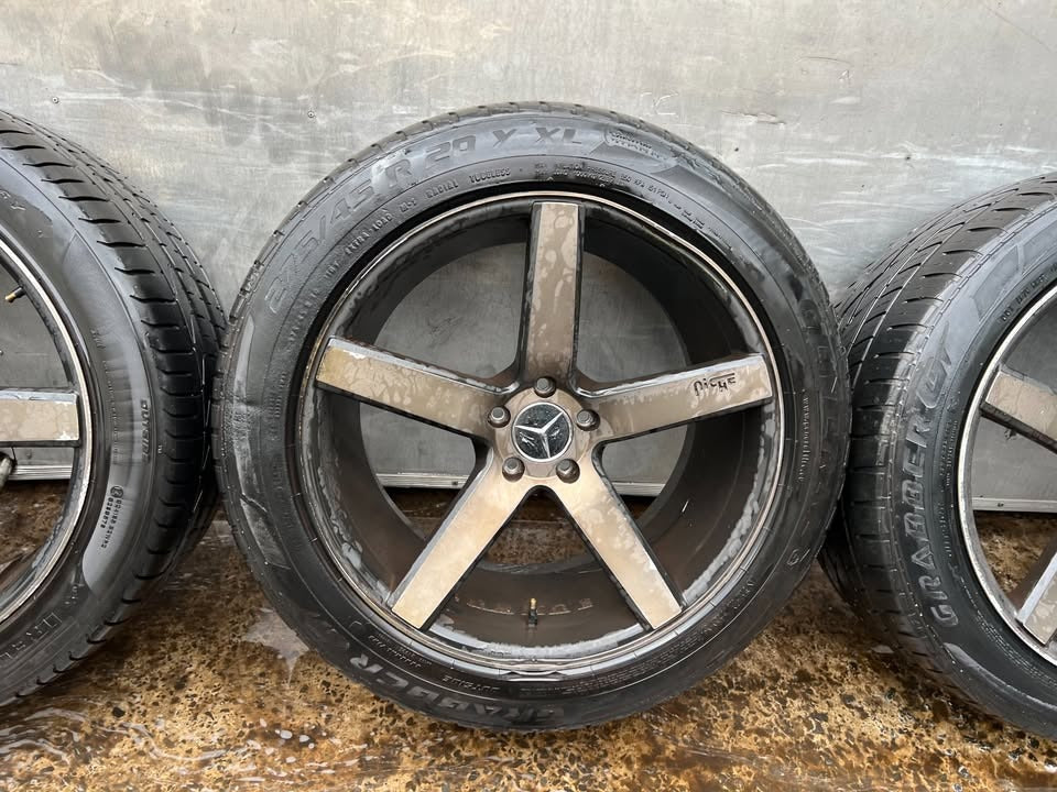 Niche 20” Alloy Wheels with Good Tyres