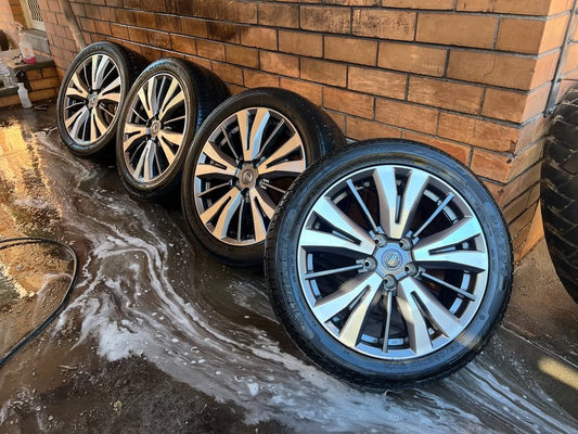 Nissan Pathfinder 18” Alloy Wheels with Excellent Tyres.