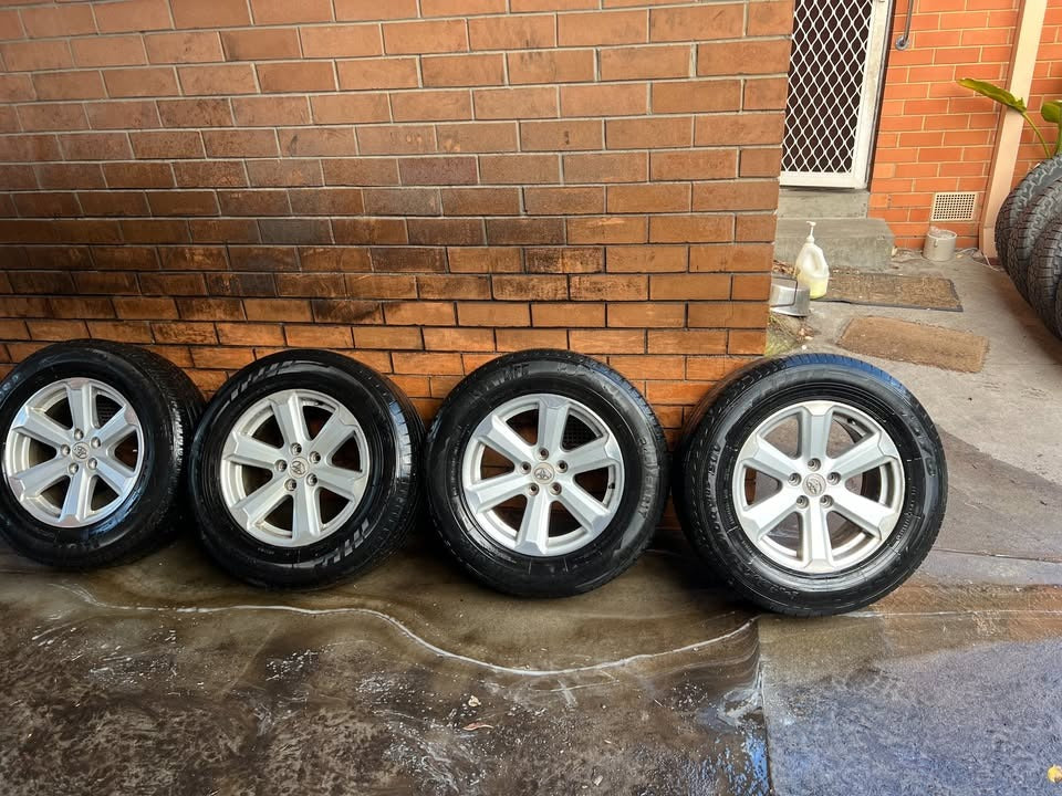 Toyota Kluger 17” Alloy Wheels with Excellent Tyres
