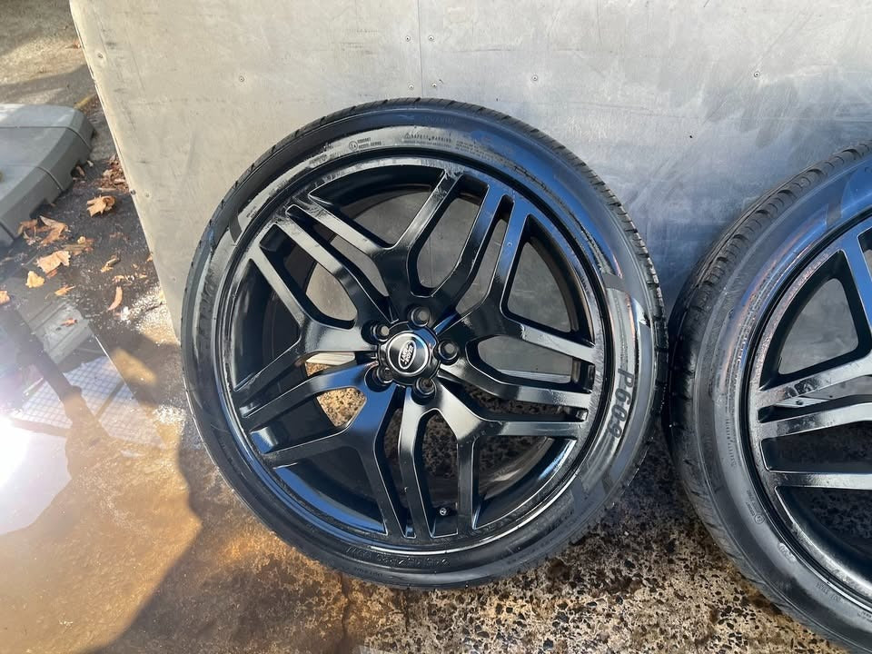 Land Rover Evoque/Discovery 20” Alloy Wheels with Excellent Tyres