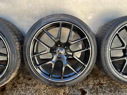 22” Black Alloy Wheels with Excellent Tyres
