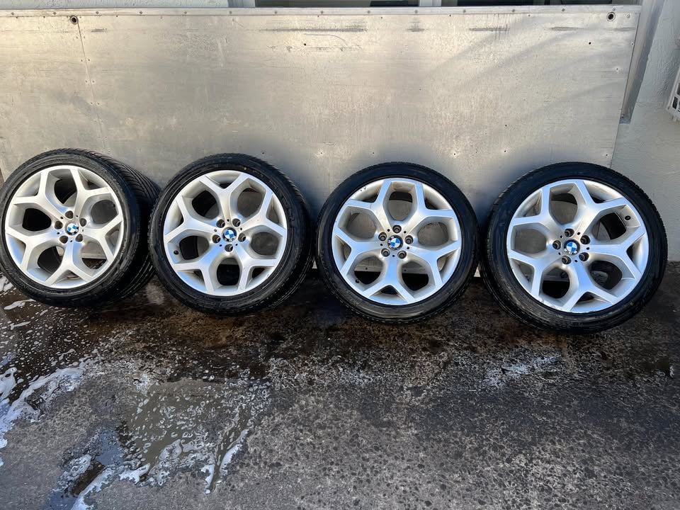 BMW X5 20” Staggered Alloy Wheels with Bridgestone Tyres