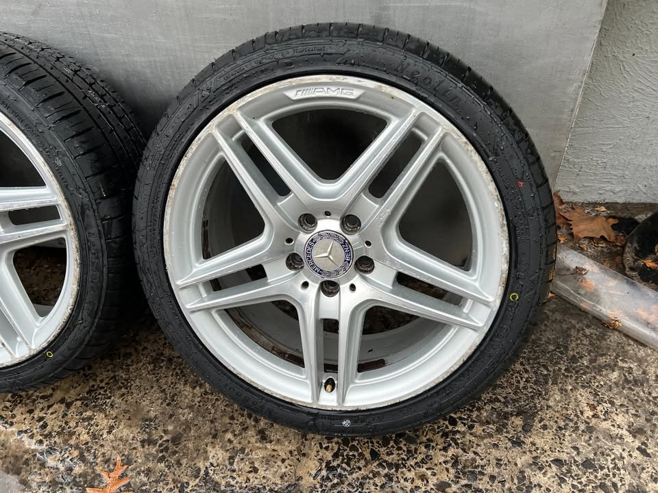 Mercedes Benz AMG C63 18" Alloy Wheels with Excellent Tyres
