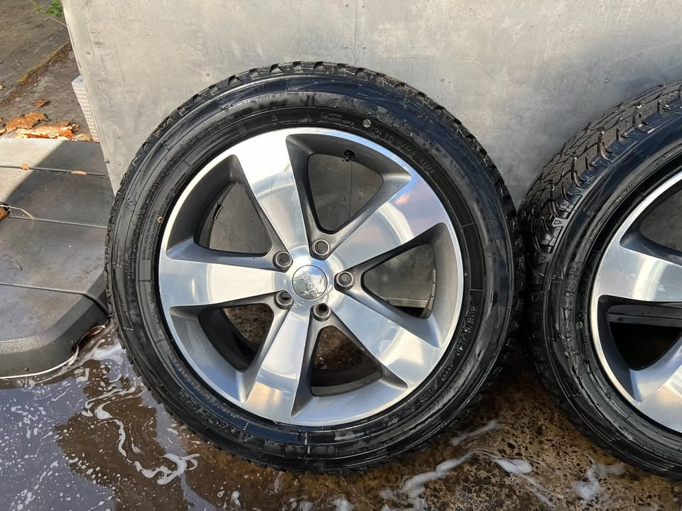 Jeep Grand Cherokee 20” Alloy Wheels with A/T Tyres
