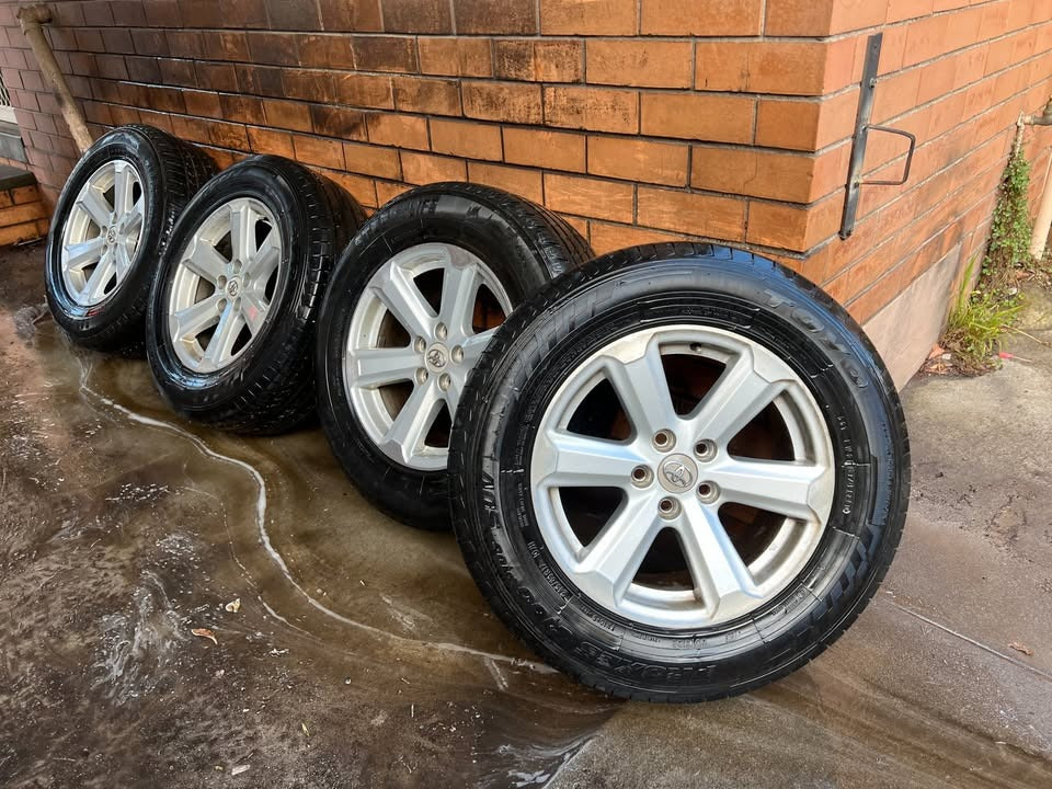 Toyota Kluger 17” Alloy Wheels with Excellent Tyres