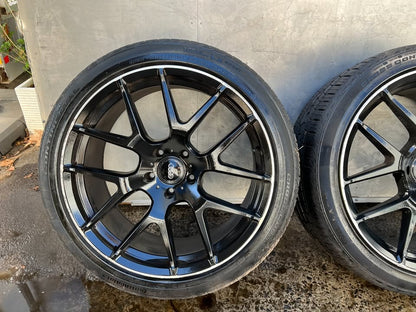 22” Black Alloy Wheels with Excellent Tyres