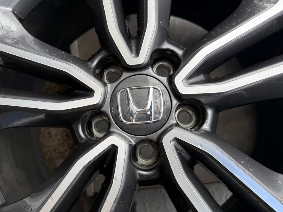 Honda CRV 18" Alloy Wheels with Excellent Tyres