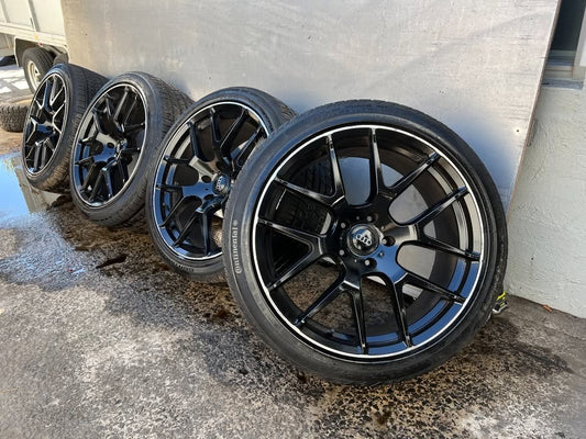 22” Black Alloy Wheels with Excellent Tyres