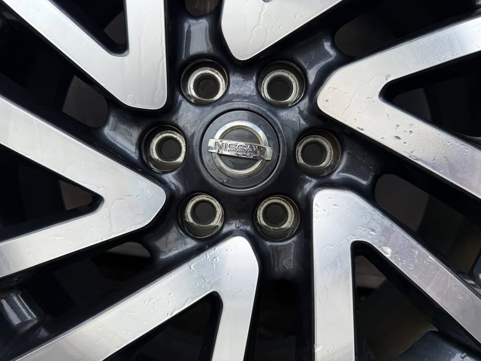 Nissan Navara NP300 18" Alloy Wheels with Tyres