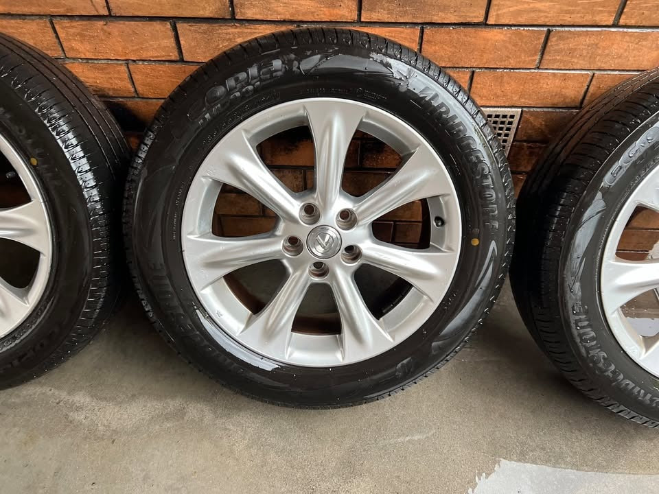 Lexus 18" Alloy Wheels with Excellent Bridgestone Tyres