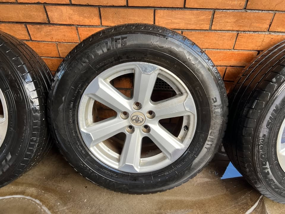 Toyota Kluger 17” Alloy Wheels with Excellent Tyres