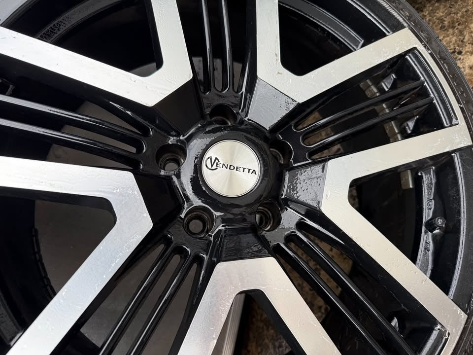 Vendetta 20" Alloy Wheels with Excellent Tyres
