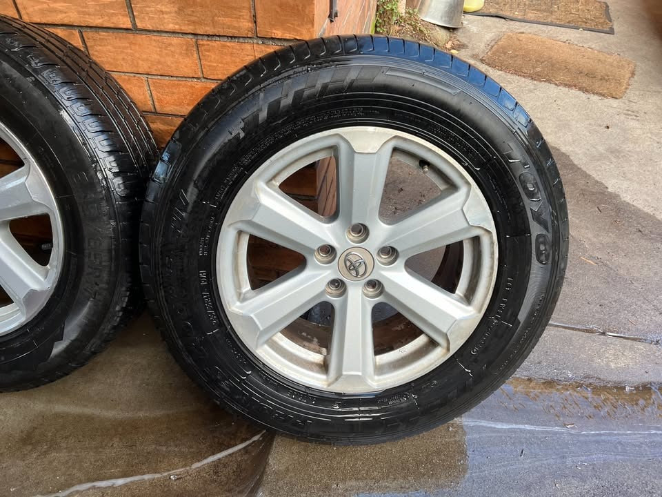 Toyota Kluger 17” Alloy Wheels with Excellent Tyres