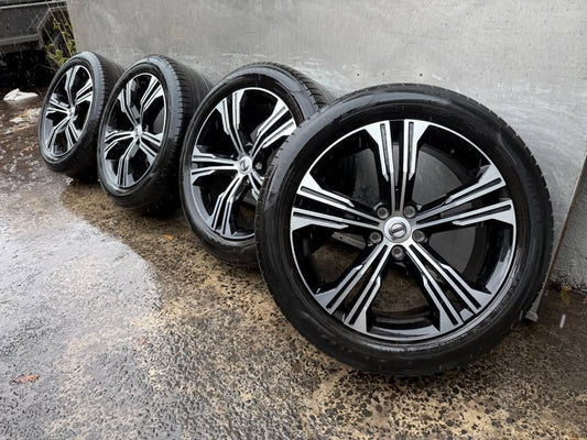 Volvo XC40/XC60 19" Alloy Wheels with Good Tyres
