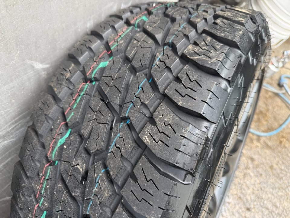 Jeep Grand Cherokee SRT 20” Alloy Wheels with Nitto Tyres
