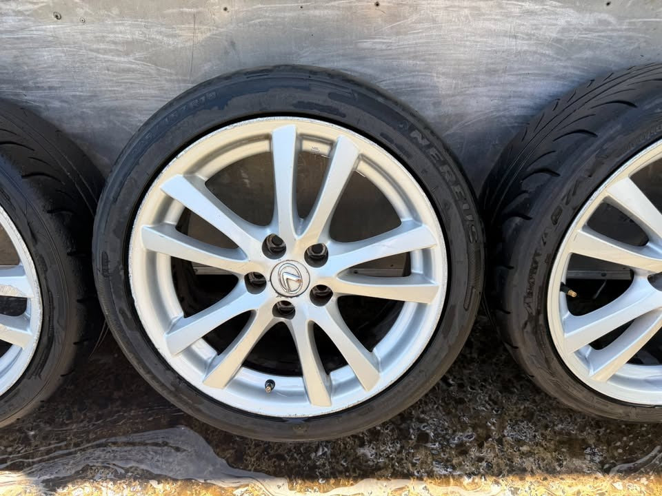 Lexus 18” Alloy Wheels with Tyres
