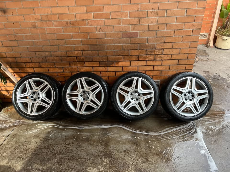 Mercedes Benz ML350 20" Alloy Wheels with Tyres
