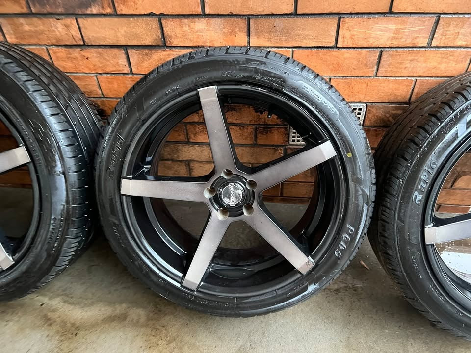 Hussla 20” 5 Spoke Alloy Wheels with Excellent Tyres