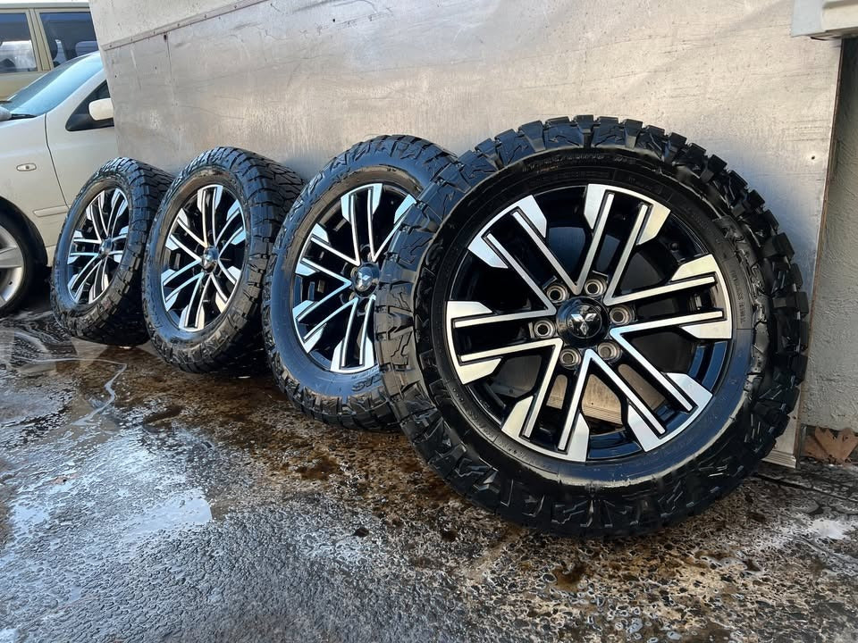 Mitsubishi Triton/Pajero 18" Alloy Wheels w/ A/T Tyres