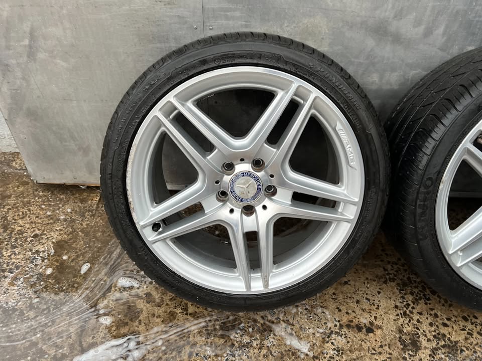 Mercedes Benz AMG C63 18" Alloy Wheels with Excellent Tyres