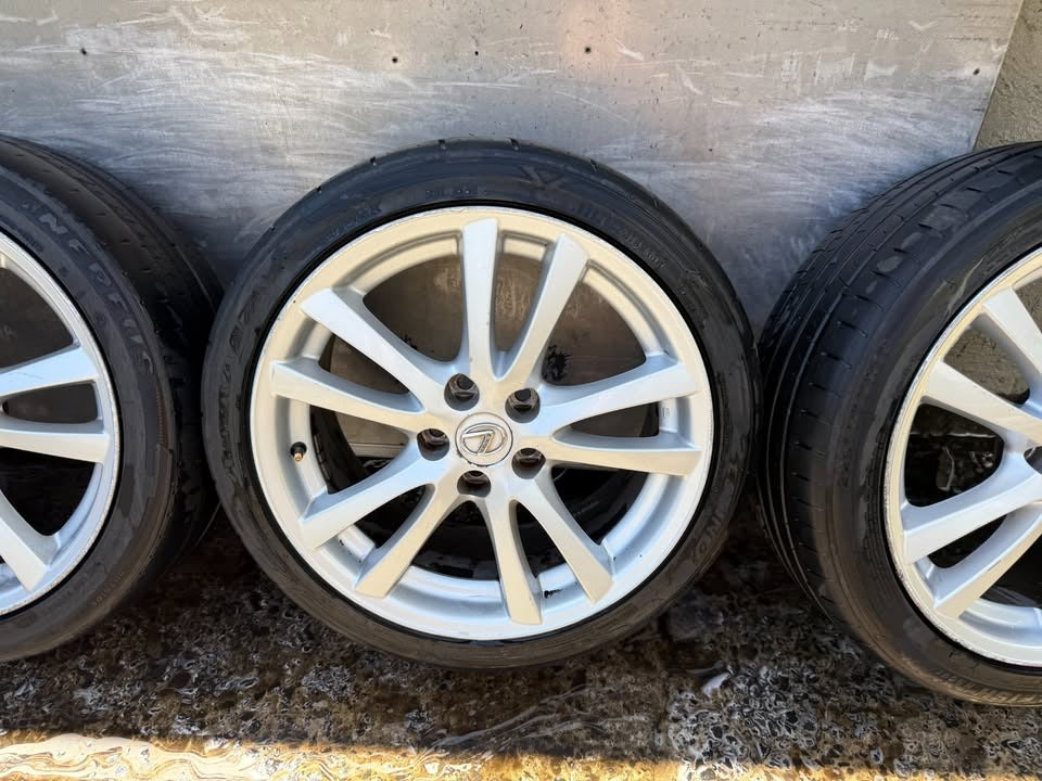 Lexus 18” Alloy Wheels with Tyres