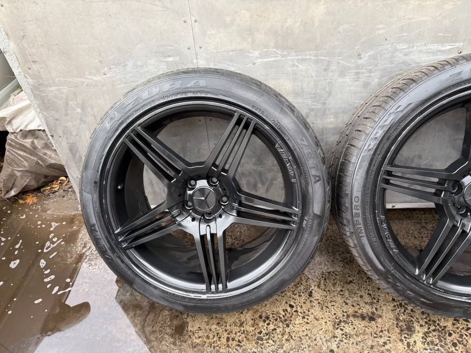 Mercedes Benz AMG 20" Alloy Wheels with Excellent Tyres