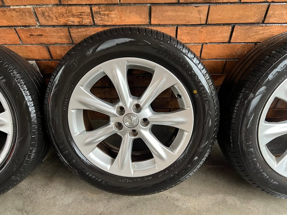 Lexus 18" Alloy Wheels with Excellent Bridgestone Tyres
