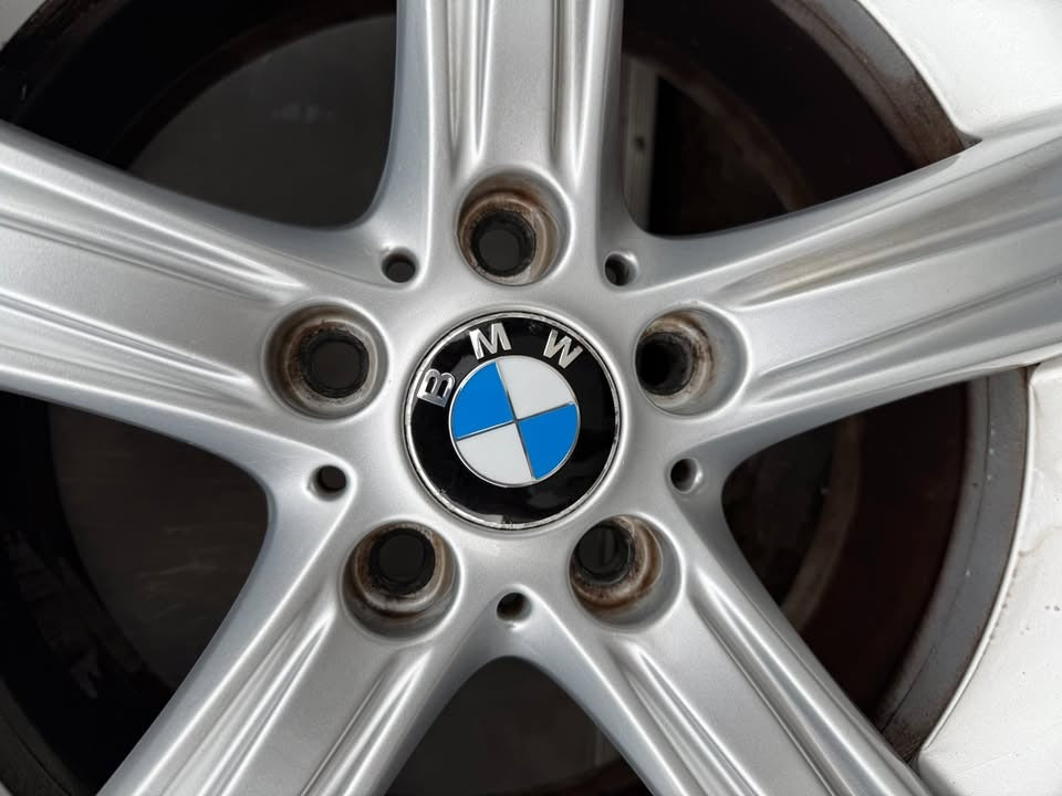 BMW 3 Series 17" Alloy Wheels with Good Tyres
