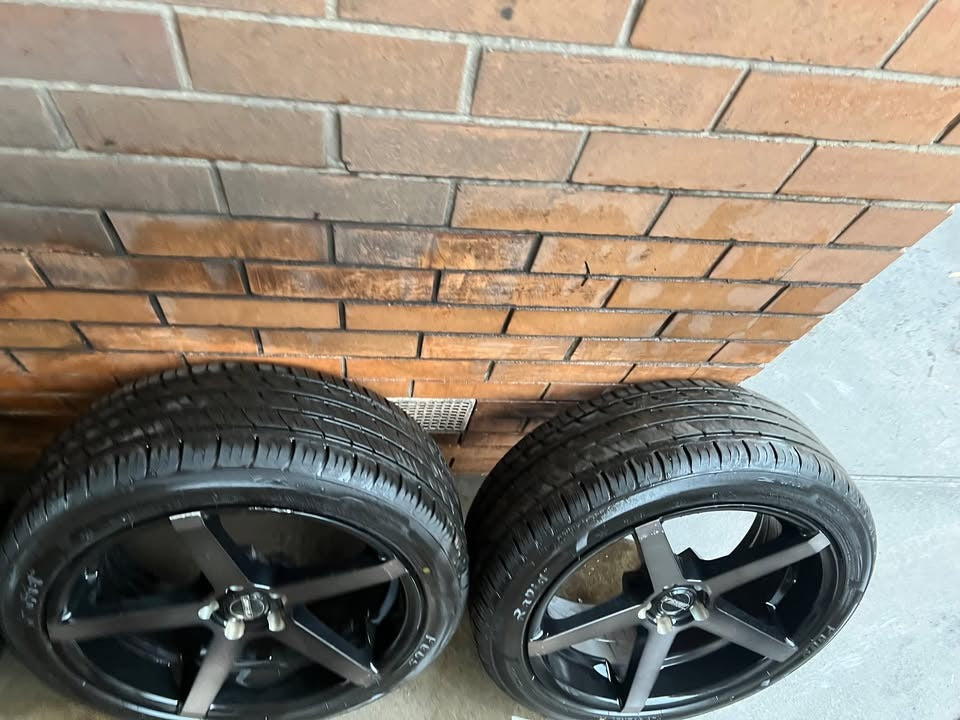 Hussla 20” 5 Spoke Alloy Wheels with Excellent Tyres