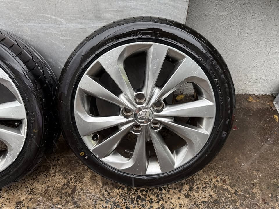 Toyota Corolla 17" Alloy Wheels with Excellent Tyres
