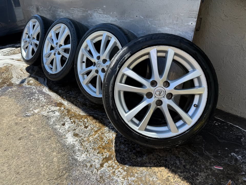Lexus 18” Alloy Wheels with Tyres