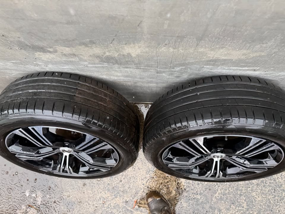Volvo XC40/XC60 19" Alloy Wheels with Good Tyres