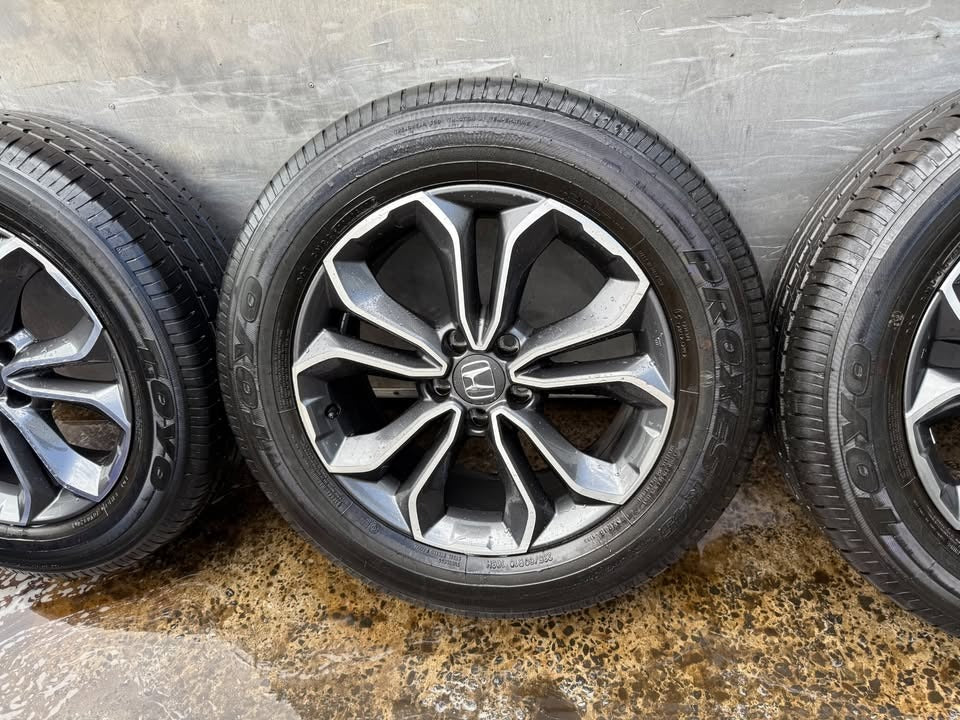 Honda CRV 18" Alloy Wheels with Excellent Tyres
