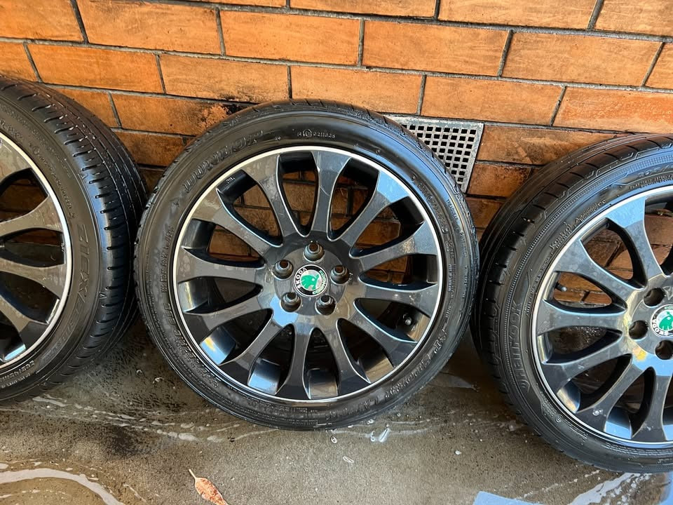 Skoda Fabia 16” Charcoal Alloy Wheels with Excellent Tyres Set of 5