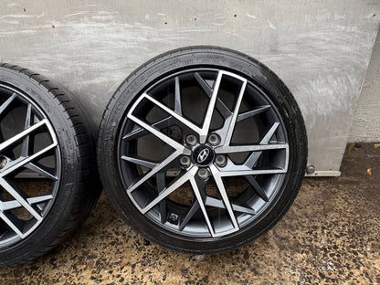 Hyundai Elantra 18" Alloy Wheels with Michelin Tyres