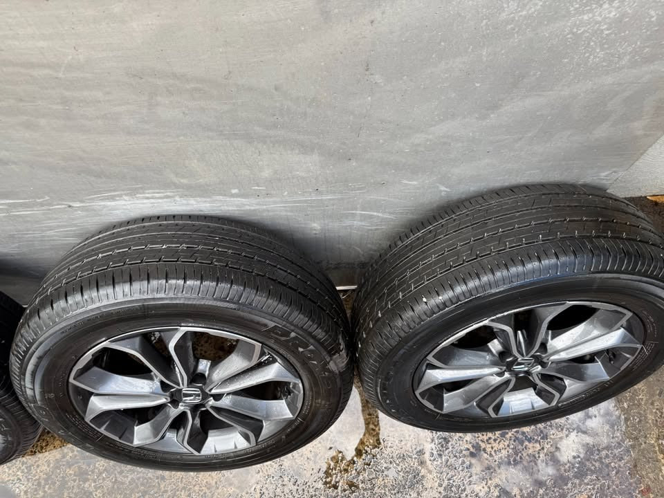 Honda CRV 18" Alloy Wheels with Excellent Tyres