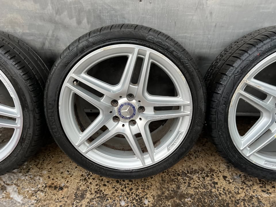 Mercedes Benz AMG C63 18" Alloy Wheels with Excellent Tyres