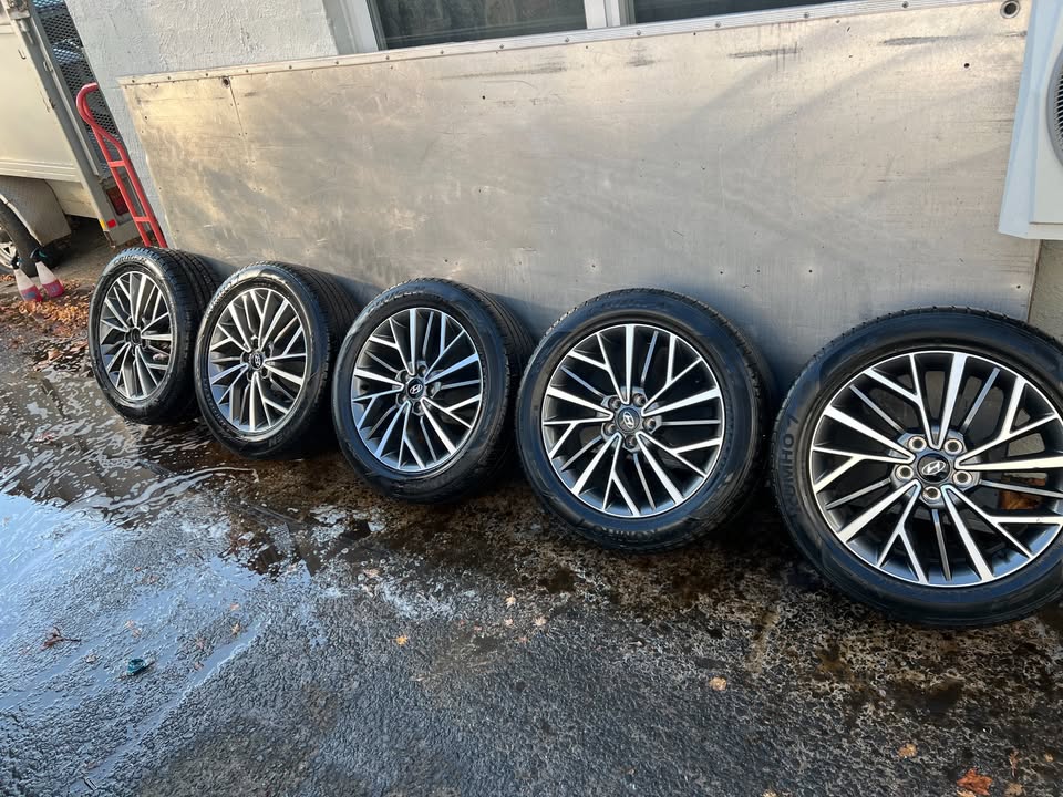 Hyundai Tucson 18" Alloy Wheels with Tyres