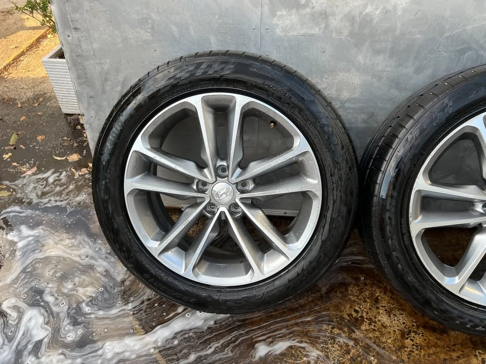 Hyundai Sante Fe 19” Alloy Wheels with Good Tyres