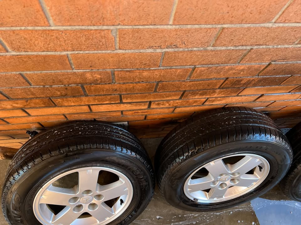 Mitsubishi Outlander 16" Alloy Wheels with Good Tyres