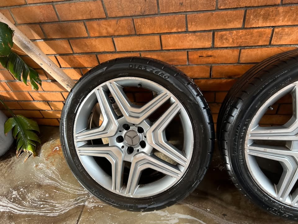 Mercedes Benz ML350 20" Alloy Wheels with Tyres